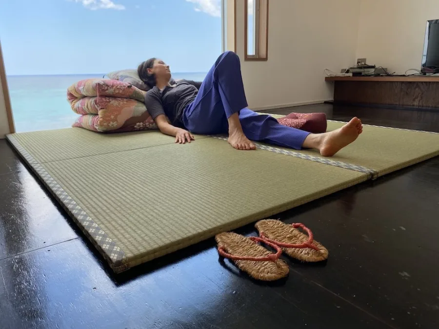 Schlafen auf einem Futon und Tatami in einem Japanischen Haus