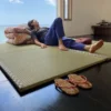 Schlafen auf einem Futon und Tatamibett in einem Japanischen Haus