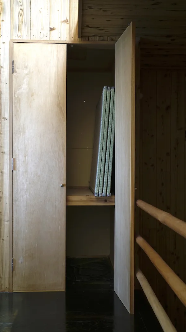 Tatami Matten versorgt in einem Einbauschrank Schweiz